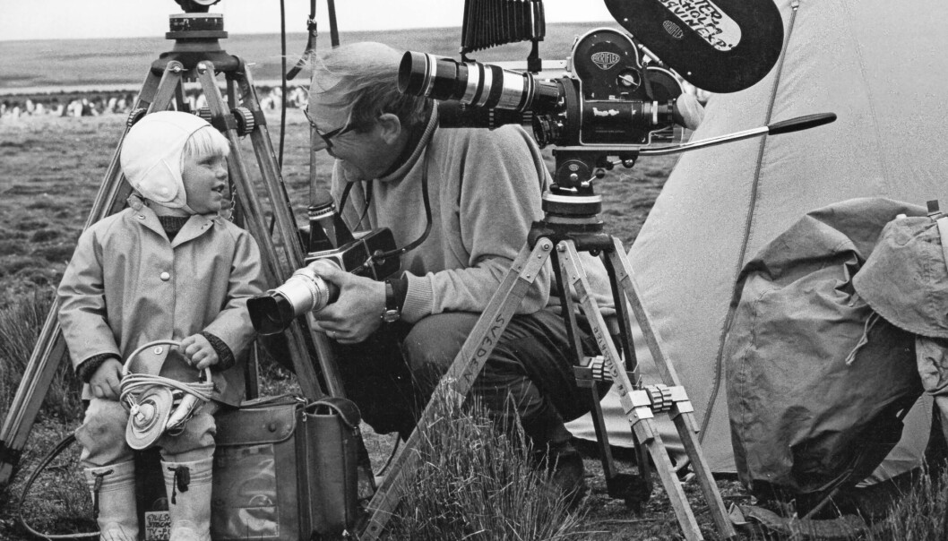 Björn som liten är på uppdrag med pappa Sven Gillsäter på Falklandsöarna.