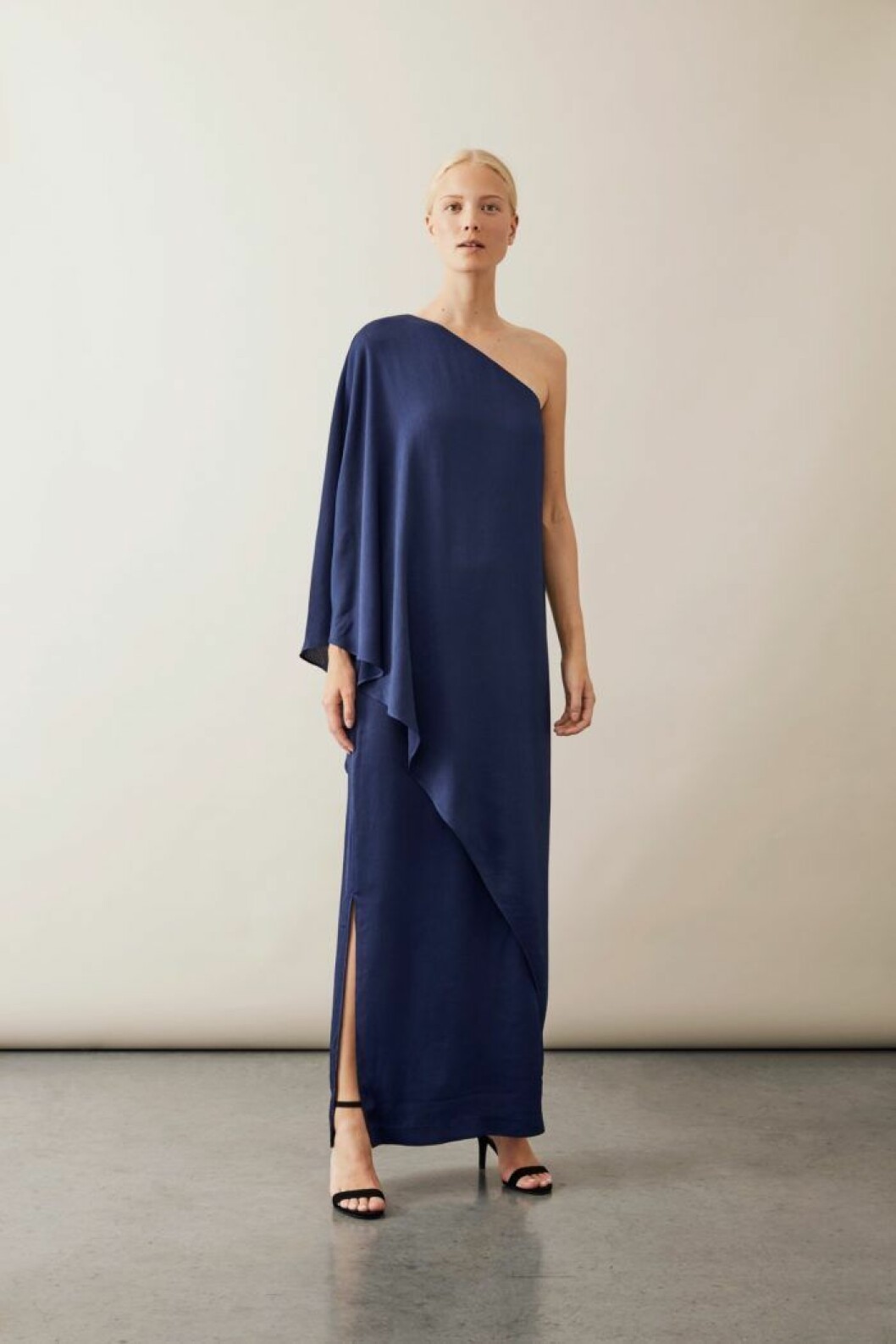 Asymmetrisk långklänning från Stylein