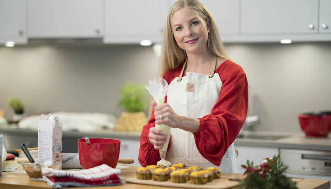 För fem år sedan fick Anneli Bark veta att hon var glutenintolerant. I dag driver hon en av Sveriges största bloggar med glutenfria recept. Foto: Jennifer Glans Bloggaren Anneli Bark bakar glutenfria muffins.