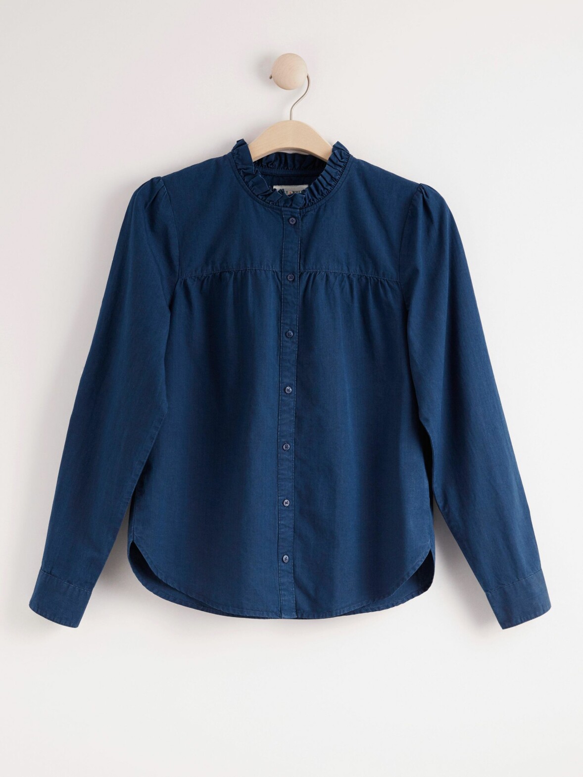 Blus med volangdetaljer
