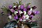 Bordsdekoration med hyacint, tulpan och kvistar.