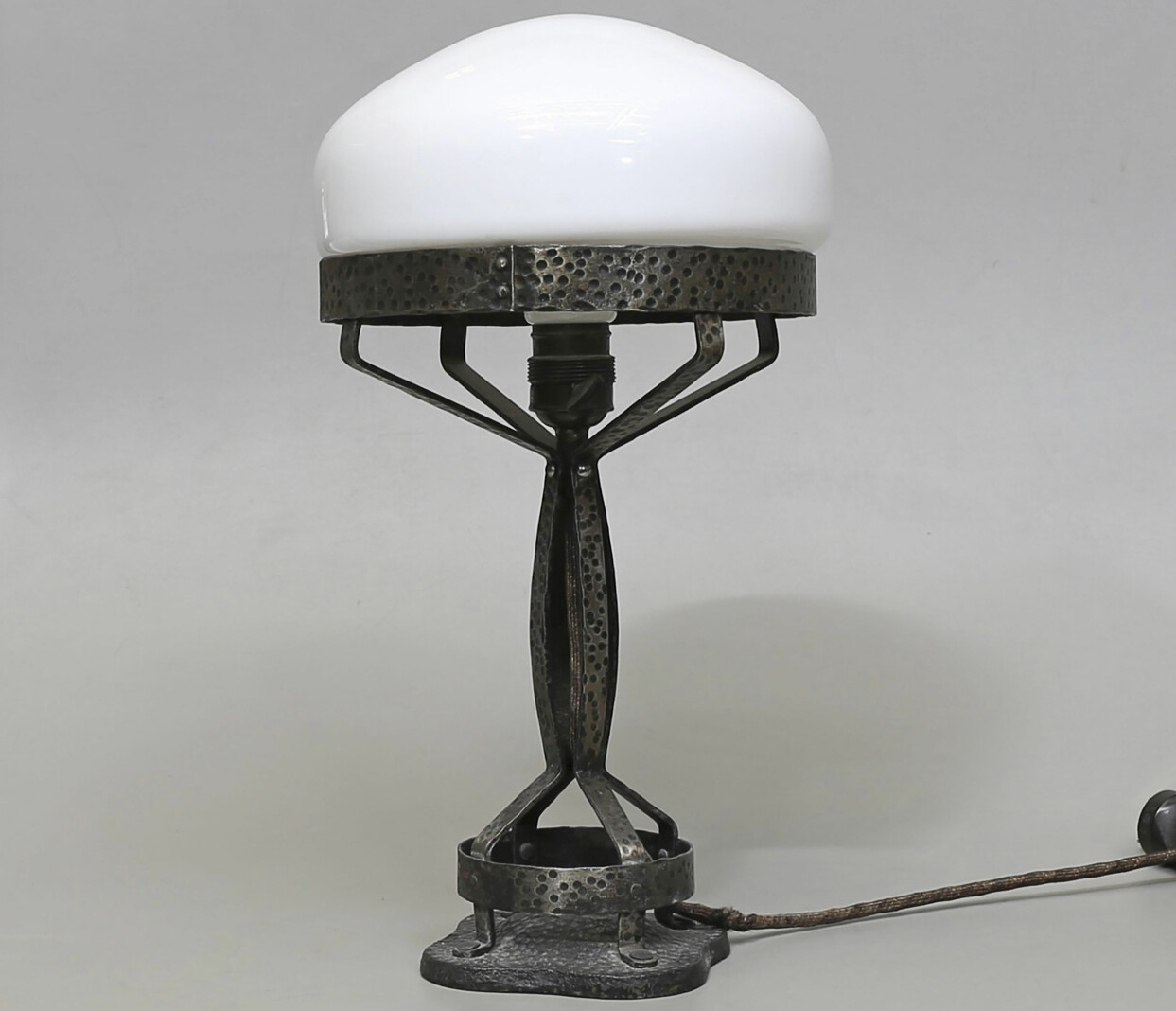 Bordslampa i jugendstil.