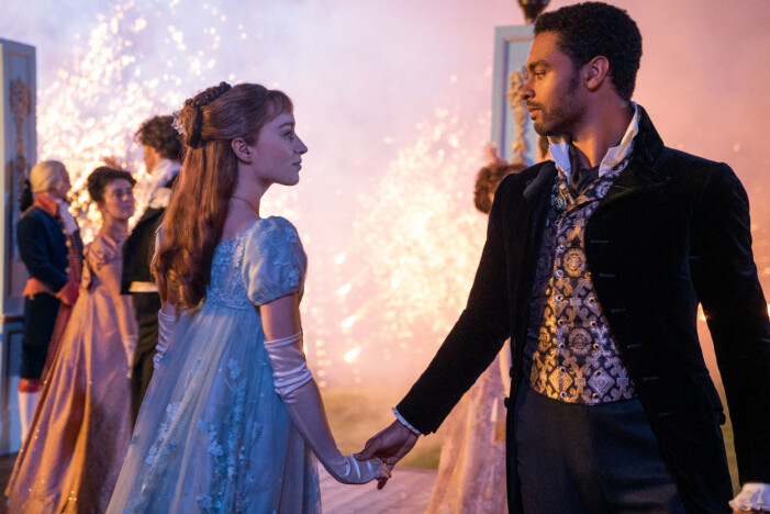 Phoebe Dynevor och Regé-Jean Page som Daphne Bridgerton och The Duke of Hastings. Daphne Bridgerton och Simon i Bridgerton