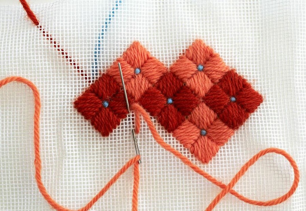 Broderade romber till kudde