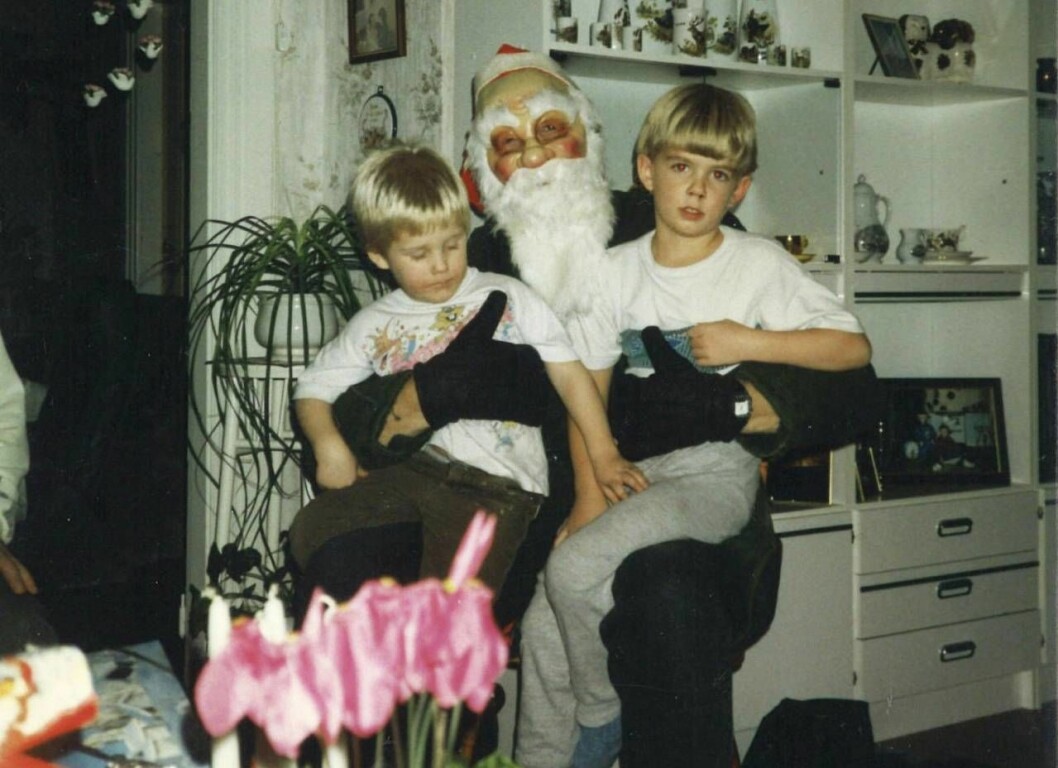Livet tog en drastisk vändning för de båda bröderna. De var själva bara barn, fem och sju år, när de blev misstänkta för mord på fyraårige Kevin. Foto: Privat Bröderna i Kevinfallet som små