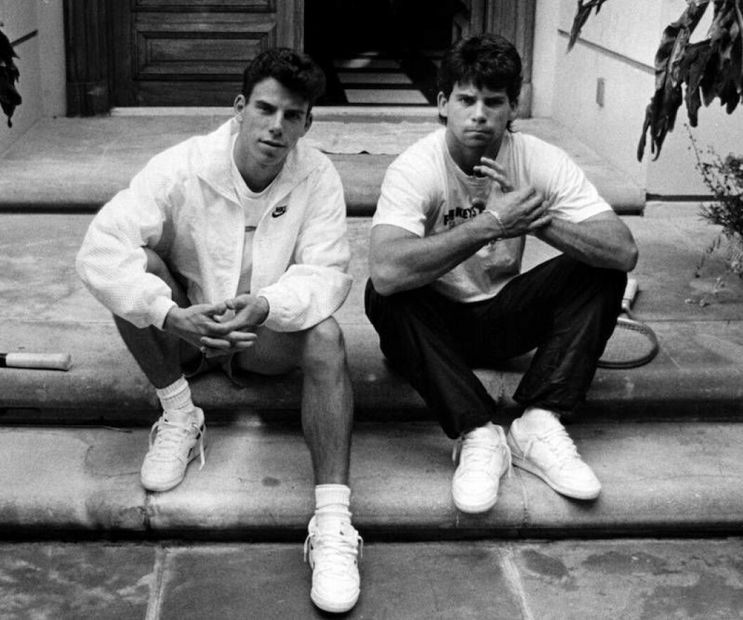 Bröderna Menendez i Beverly Hills 1989, samma år som de sköt och mördade sina föräldrar. Bröderna Erik och Lyle Menendez i Beverly Hills 1989, samma år som de sköt och mördade sina föräldrar Jose och Kitty.
