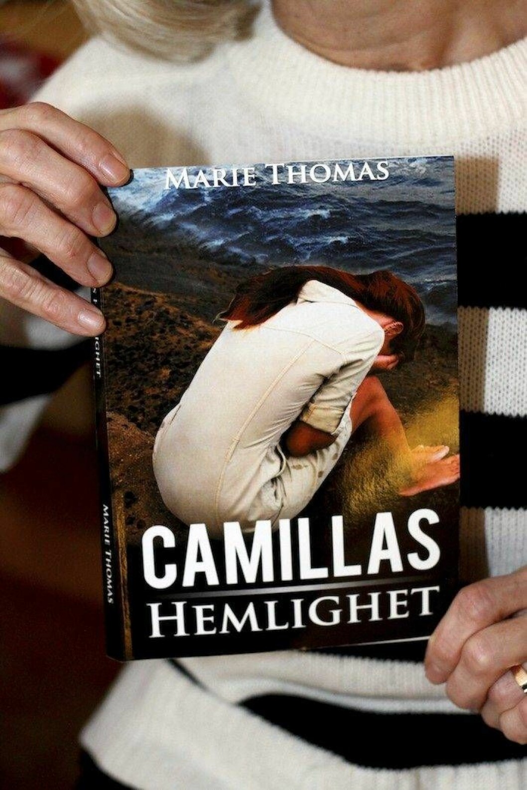 Förra året kom Maries bok <em>Camillas hemlighet</em> ut. Den bygger på hennes egna erfarenheter av ätstörning. Foto: Susanne Stamming Boken "Camillas hemlighet"