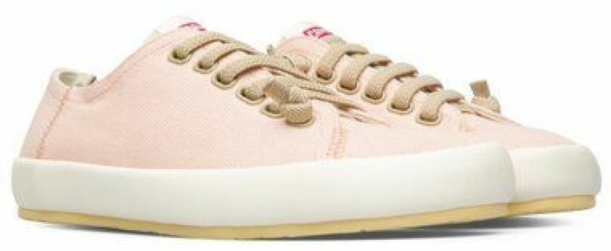 Ljusrosa sneakers med beige snören och tjock gummisula, från Camper hos Åhlèns