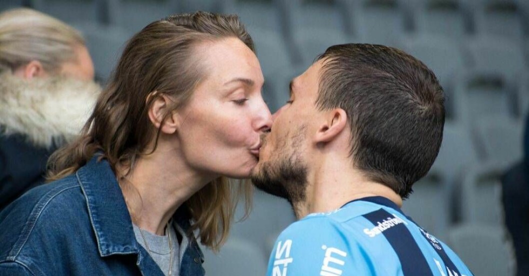 Carina och Erik Berg ska bli föräldrar.
