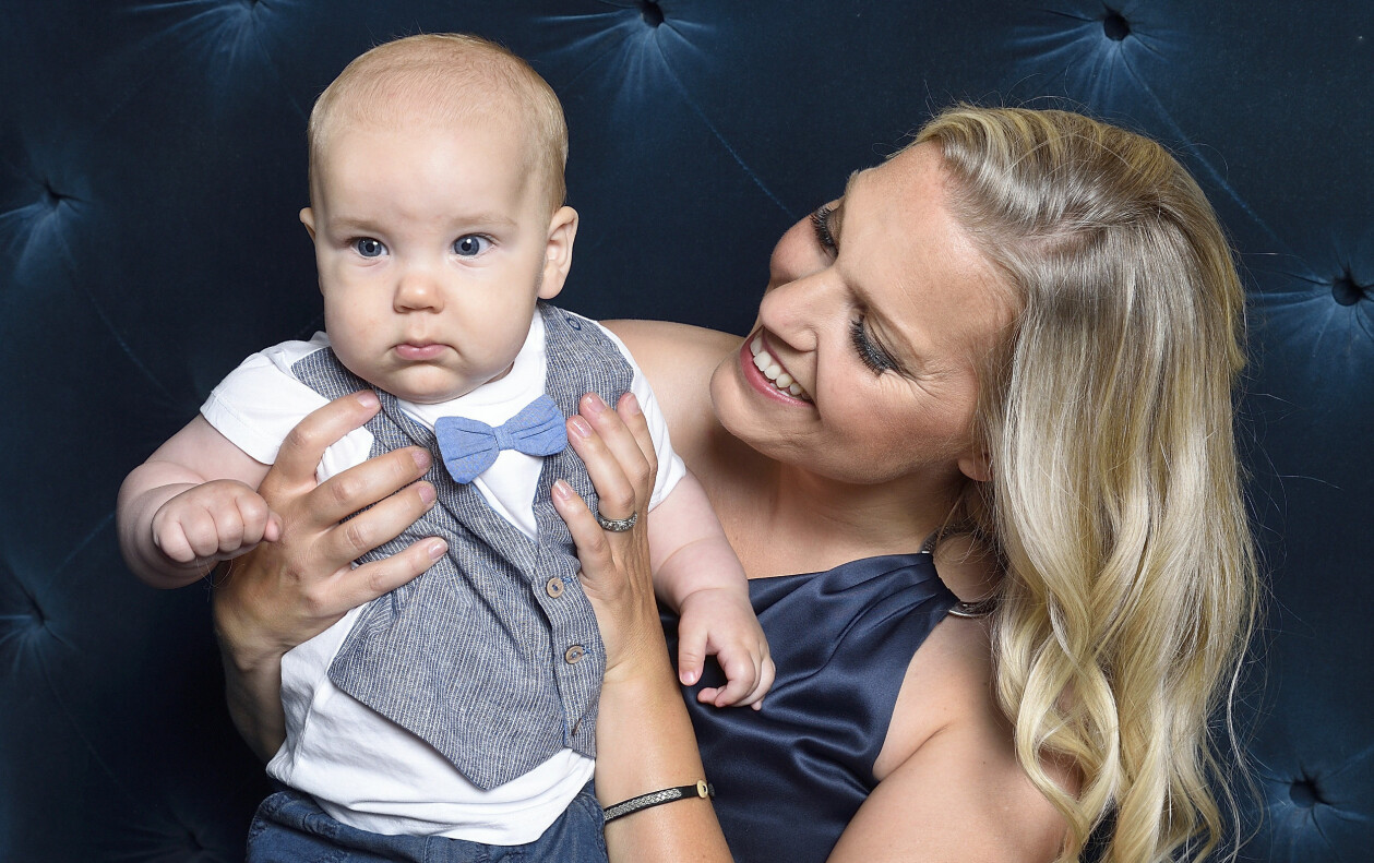 Carina Bergfeldt med sonen Hamilton på Kristallen 2020. Carina Bergfeldt med sonen på Kristallen 2020.