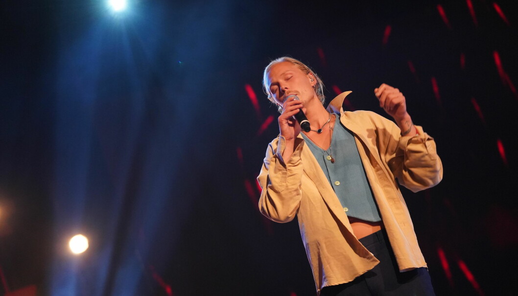 Caspar Camitz sjunger under kvalveckan i Idol 2020.