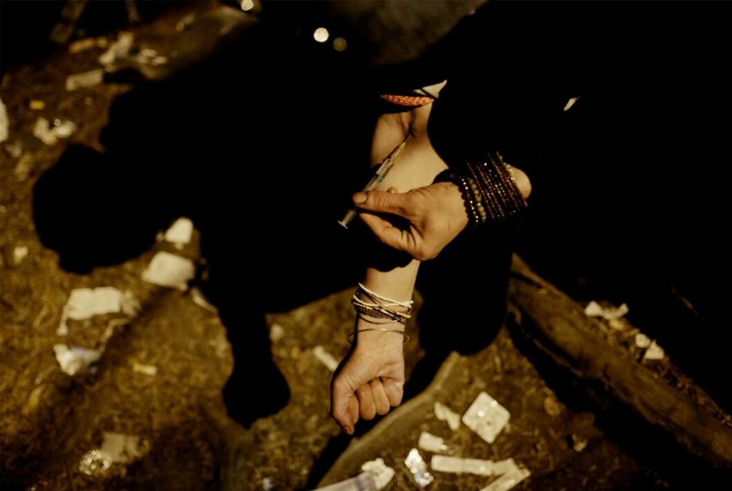 Missbruket tog över så pass att Cecilia missade dotterns uppväxt. Arkivbild. Foto: Paul Sigve Amundsen/TT Heroin injeceras i arm