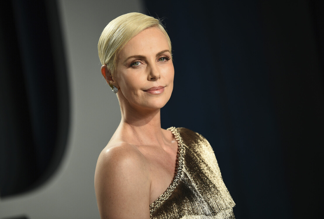 Under pandemin har Charlize Theron donerat pengar som ska gå till offer för våld i hemmet. Charlize Theron