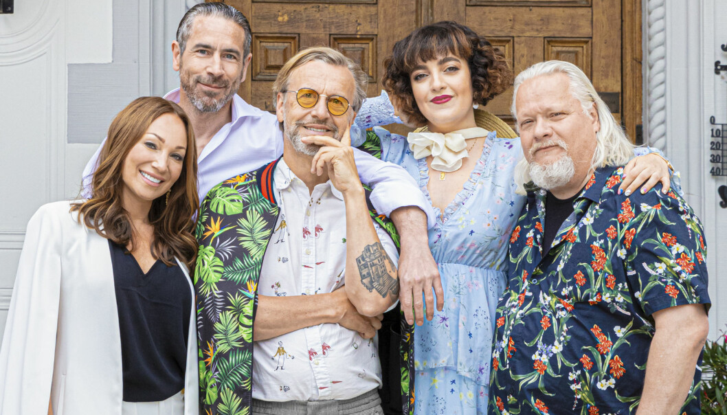 Årets deltagare i Stjärnorna på slottet. Charlotte Perrelli, Ola Rapace, Ernst Billgren, Shima Niavarani och Kjell Wilhelmsen är årets stjärnor på slottet. Programmet är inspelat på Lejondals slott.