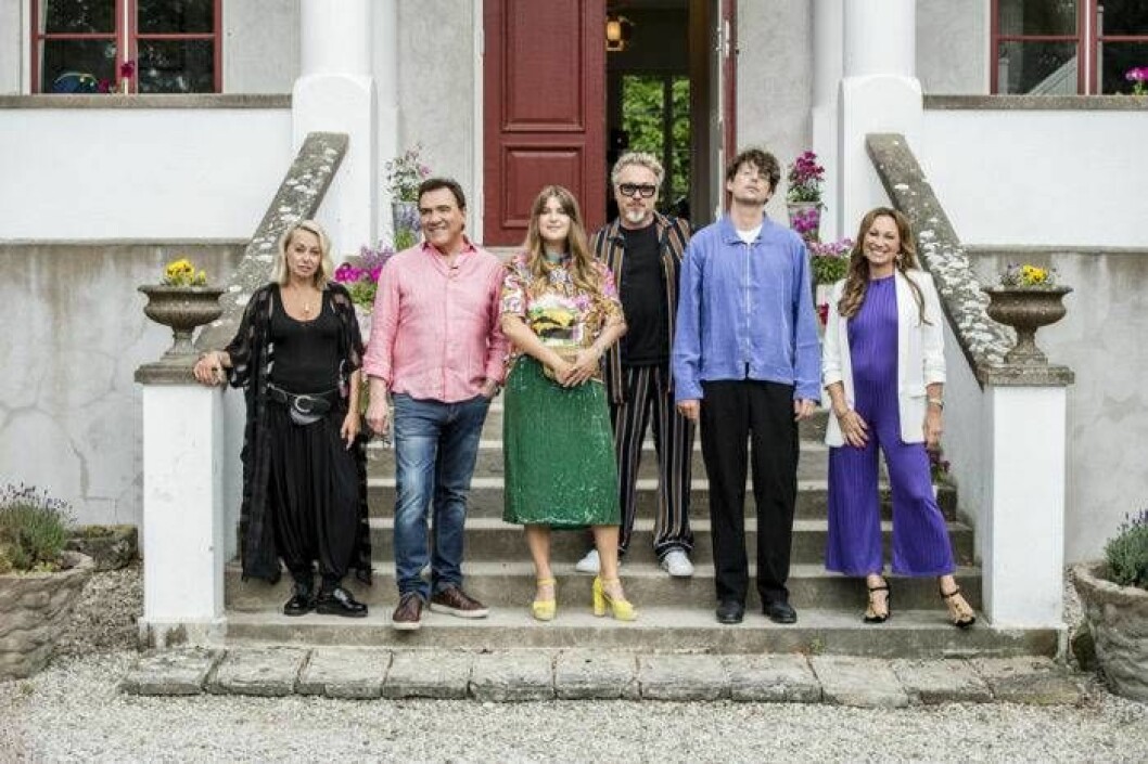 Charlotte Perrelli, Louise Hoffsten Linnea Henriksson, Eric Gadd, Albin Lee Meldau och Christer Sjögren i samband med inspelningen av "Så mycket bättre på Gotland". 