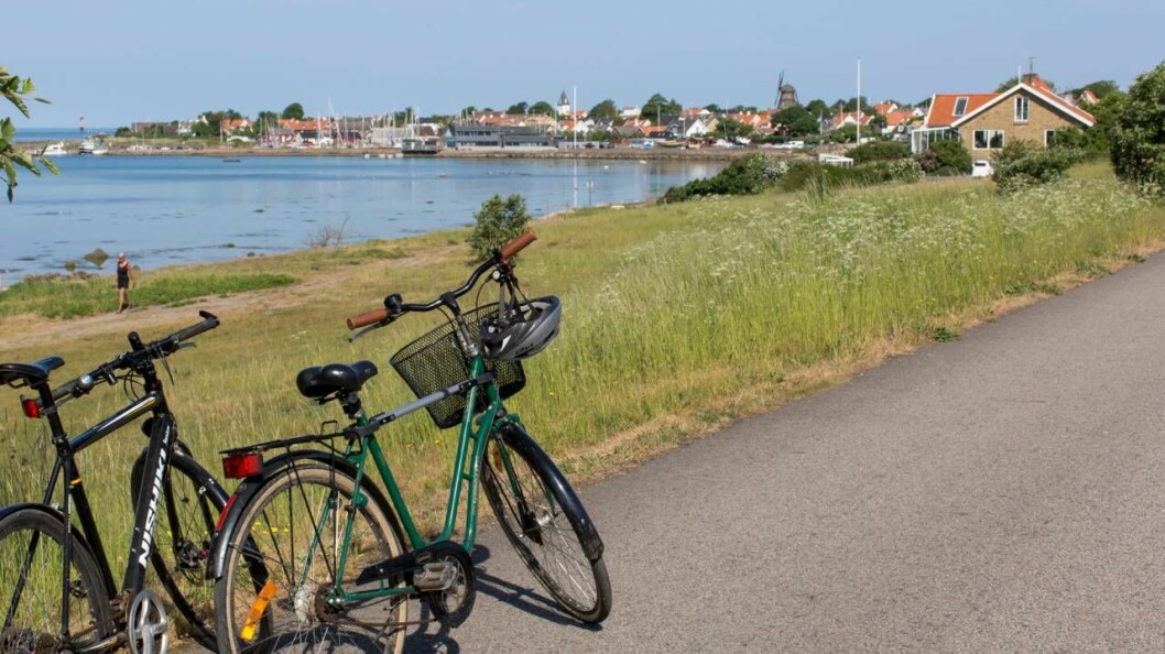Vikens hamn bjuder på en pittoresk vy. Foto: Peter Helperin Cyklar strax utanför Vikens hamn.