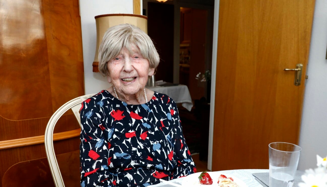 Dagny Carlsson är 108 år och Sveriges äldsta bloggare.