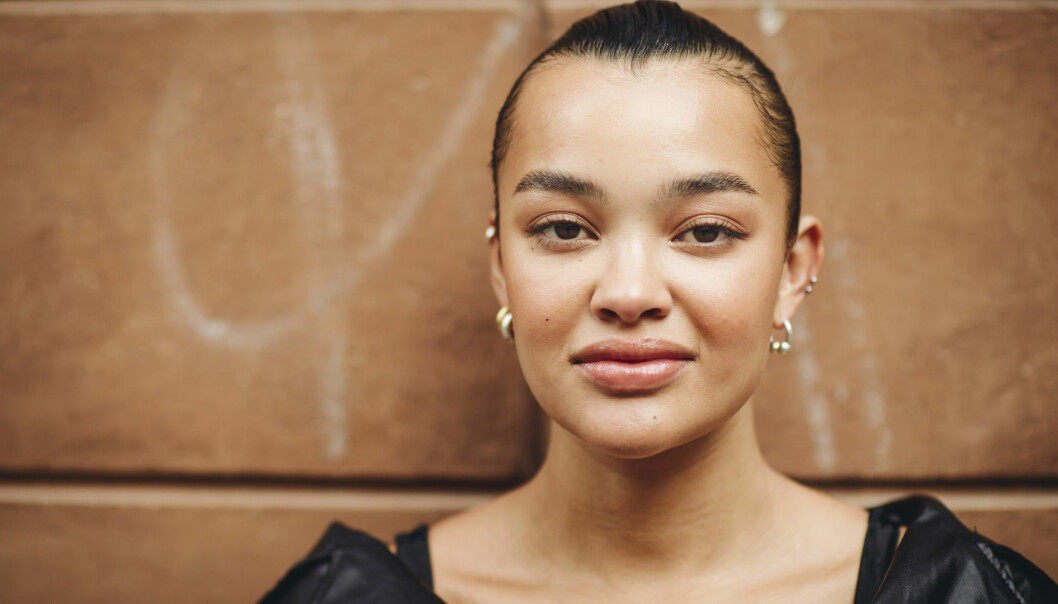 Artisten Daniela Rathana fotograferad inför att hon släppte sitt debutalbum 2021.