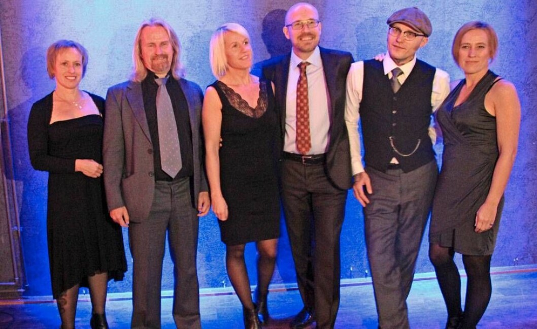 När Peter fyllde 50 kom alla syskon på festen. Från vänster: Maria, Martin, Emma, Peter, Daniel, och Sara. När Peter fyllde 50 kom alla syskon på festen. Från vänster: Maria, Martin, Emma, Peter, Daniel, och Sara.