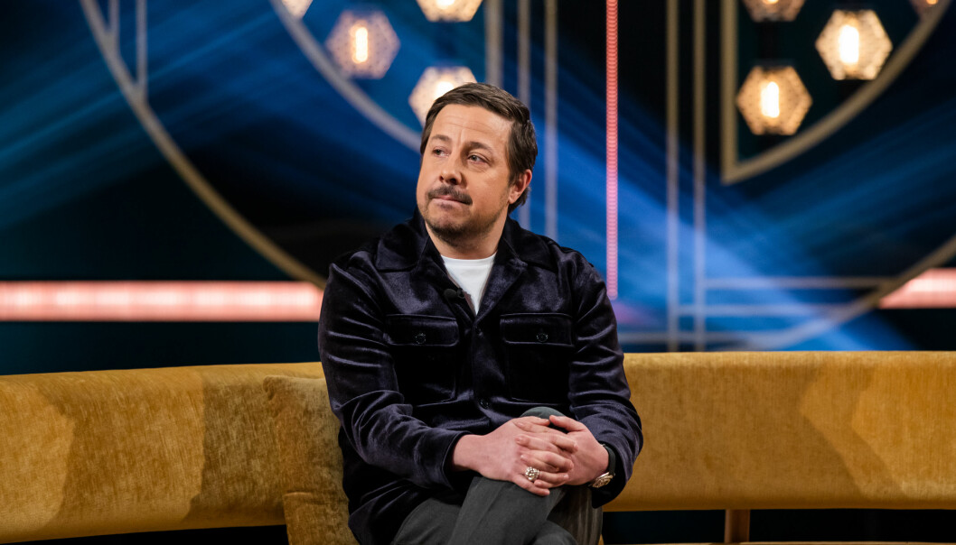 David Sundin berättar om sitt sjukliga shoppingbeteende hos Carina Bergfeldt i SVT. David Sundin gästar Carina Bergfeldt i SVT.