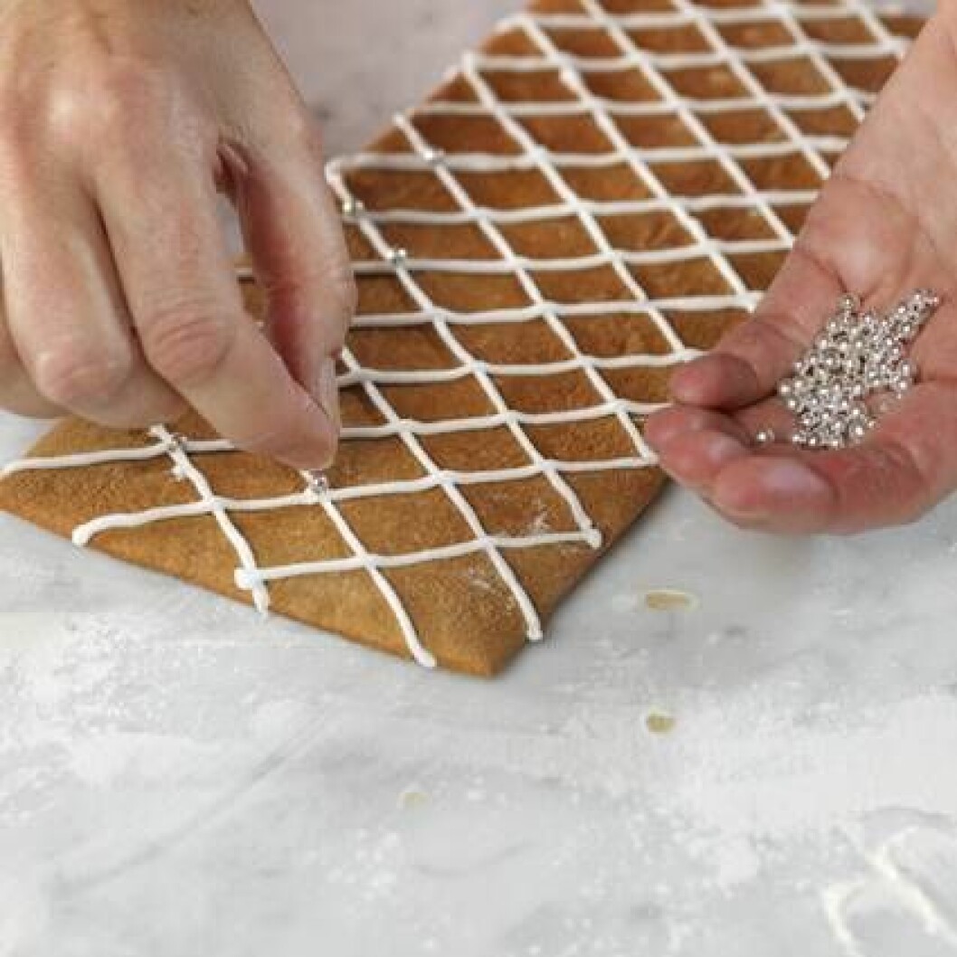 Dekorationer på pepparkakshus.