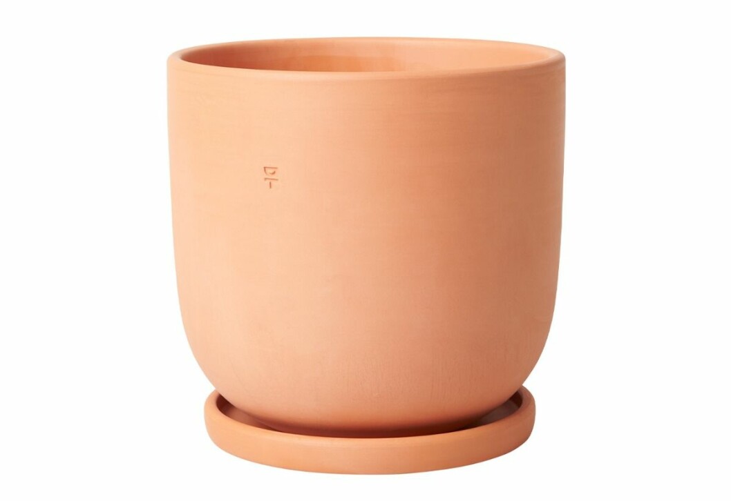 kruka med fat i terracotta