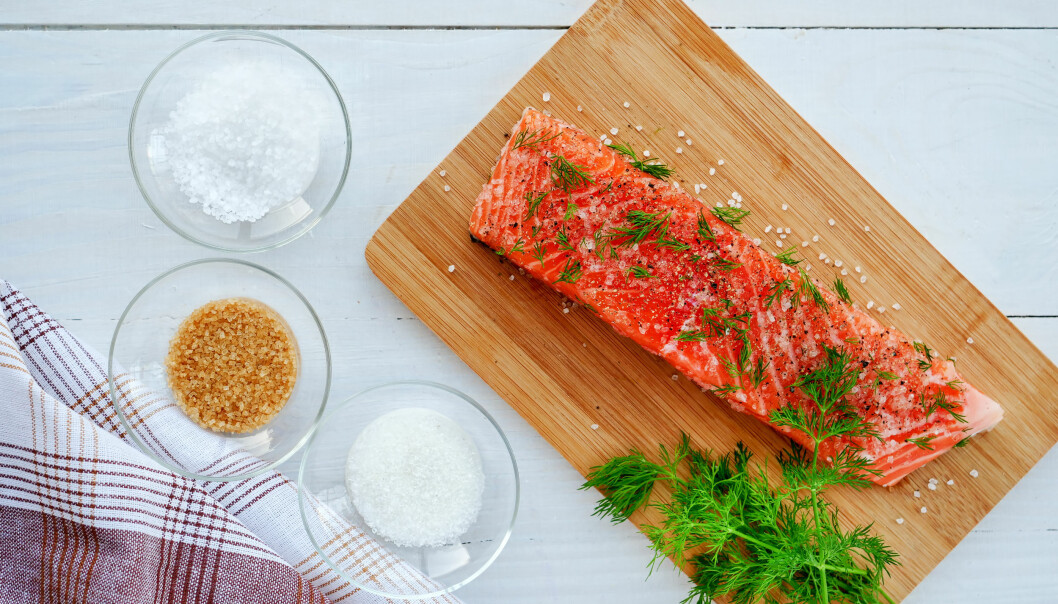 Använd vanligt joderat salt eller grovsalt till gravlaxen i jul – aldrig mineralsalt.