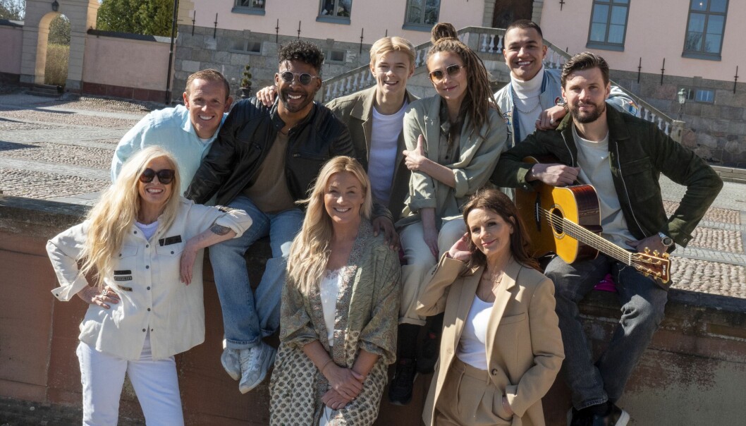 Hela artistgänget som medverkar i Diggilooturnén: Sanne Salomonsen, Måns Möller, John Lundvik, Theoz, Mariette, Liamoo och Robin Bengtsson. Längst fram syns Jessica Andersson och Lena Philipsson. Sanne Salomonsen, Måns Möller, John Lundvik, Theoz, Mariette Hansson, Liamoo, Robin Bengtsson, Jessica Andersson och Lena Philipsson fotograferade inför Diggilooturnén sommaren 2022.