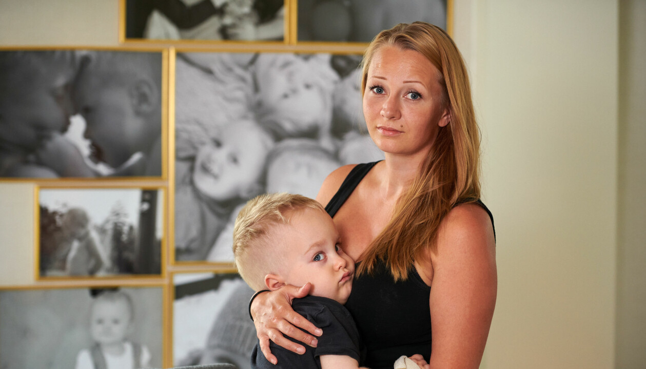 Mamma Malin med sonen Elton som smittades av herpes i samband med förlossningen. Mamma Malin med sonen Elton som smittades av herpes i samband med förlossningen. .