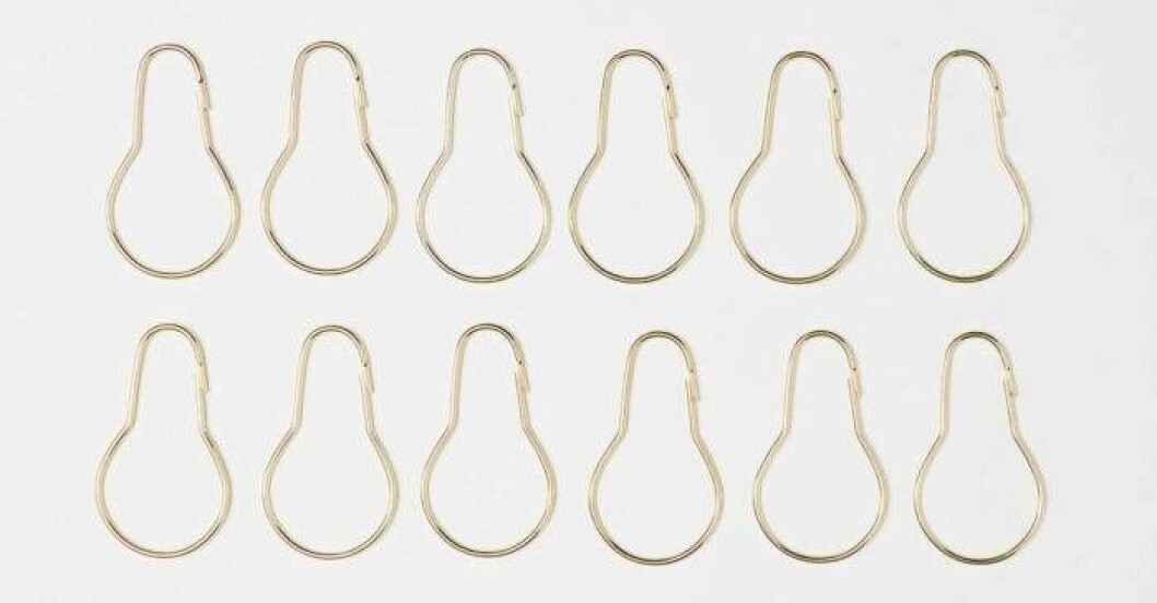 Stilrena duschdraperiringar från H&M Home, <a href="https://apprl.com/al/4bbz/" target="_blank" rel="noopener">läs mer och köp här</a>. duschdraperiringar från H&M