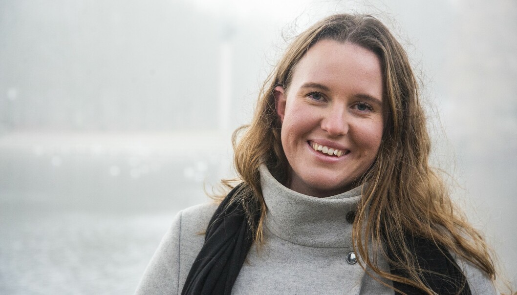 Ebba blev själv friskförklarad som barn, men har i dag fått veta att hon kommer att behöva leva med sitt hjärtfel resten av livet. Ebba Andersson i Slottsparken i Malmö.