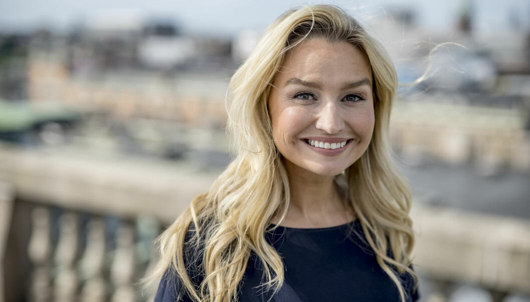 Ebba Busch fotograferad på riksdagens takterass.