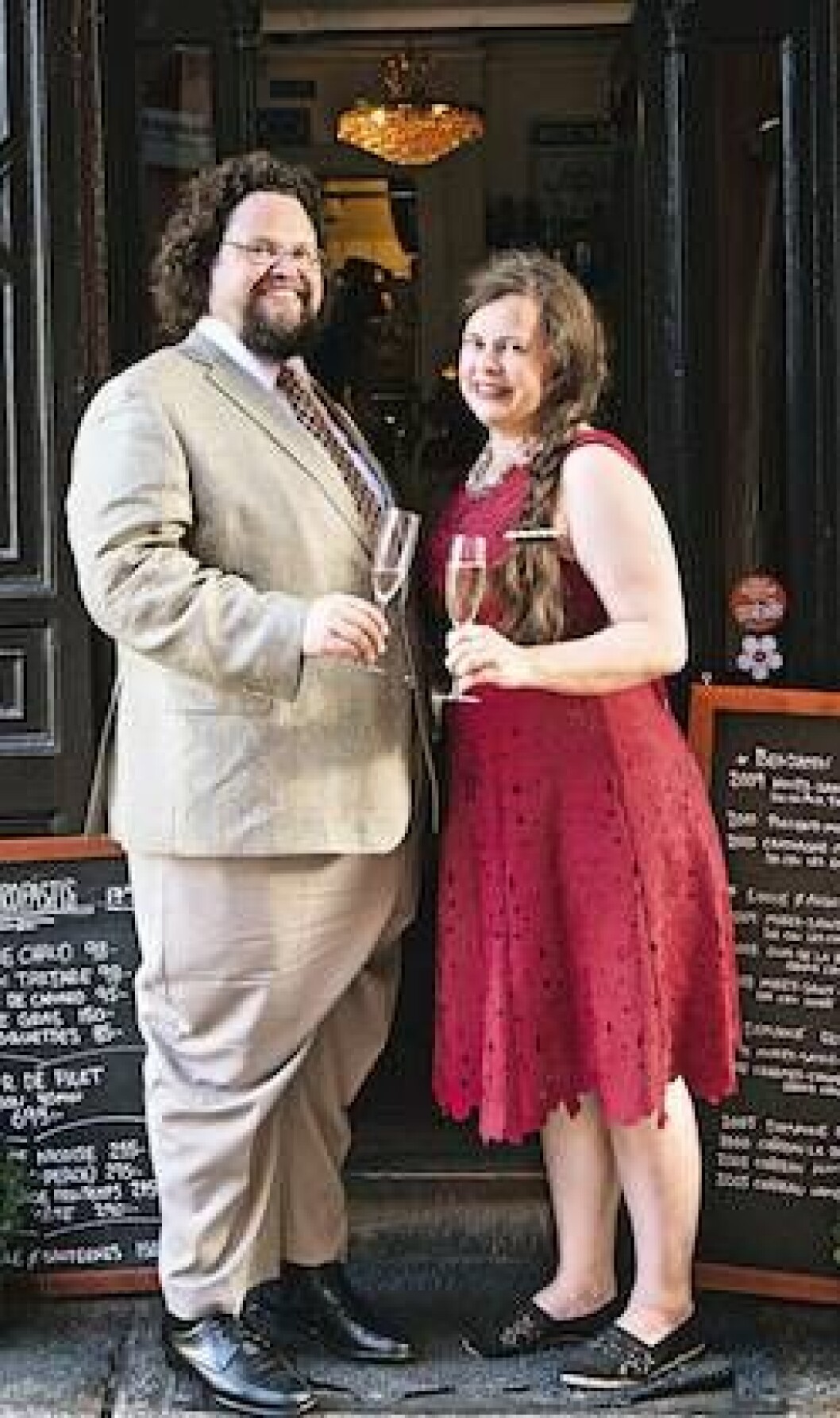 Gunilla och Edward träffas nästan dygnet runt – de lever och jobbar ihop. I höst kommer kokbok nummer tre. Edward Blom och hans fru Gunilla.