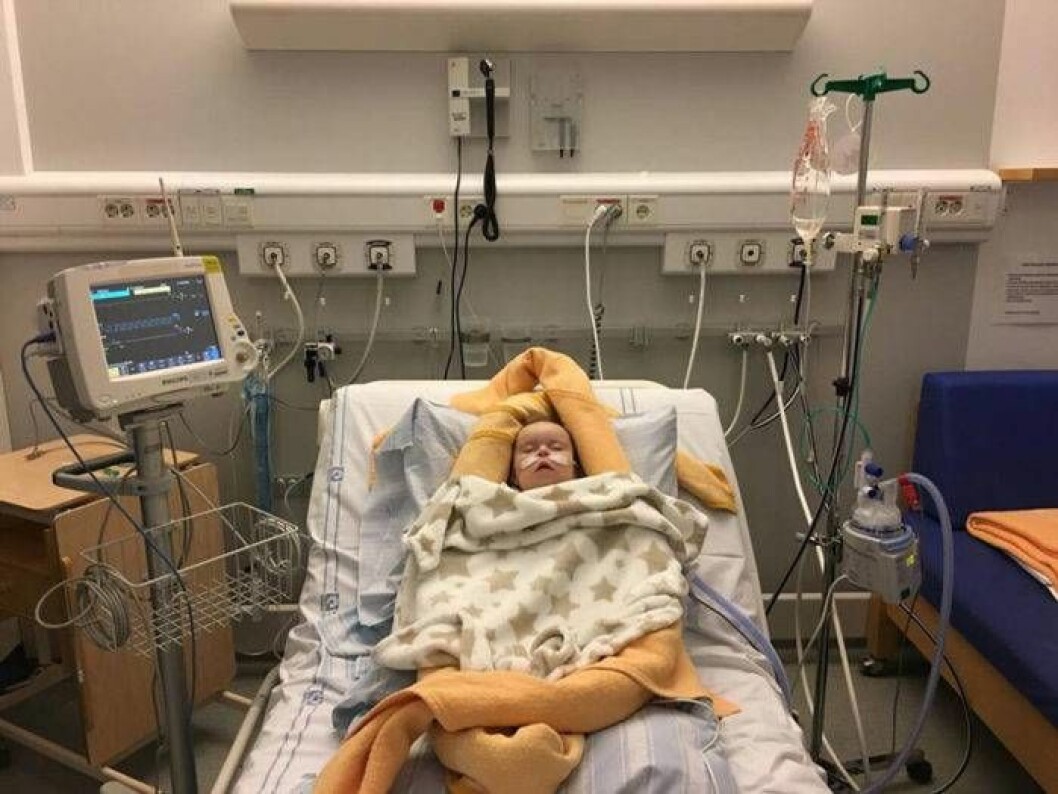 Lilla Eleonora har tillbringat stora delar av sitt hittills tvååriga liv på sjukhuset. Bild: Privat Lilla Eleonora har tillbringat stora delar av sitt hittills tvååriga liv på sjukhuset.
