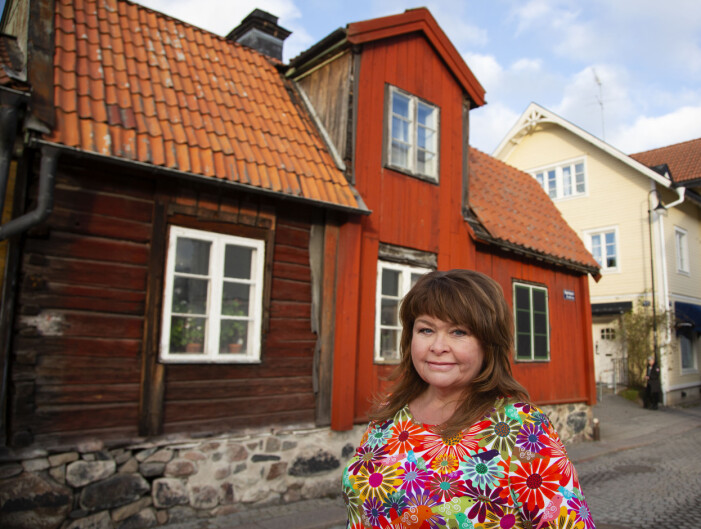 För sju år sedan flyttade Eli Åhman Owetz ut till Norrtälje permanent. Författaren Eli Åhman Owetz i Norrtälje har skrivit åtta feelgoodromaner, den senaste heter En bättre människa.