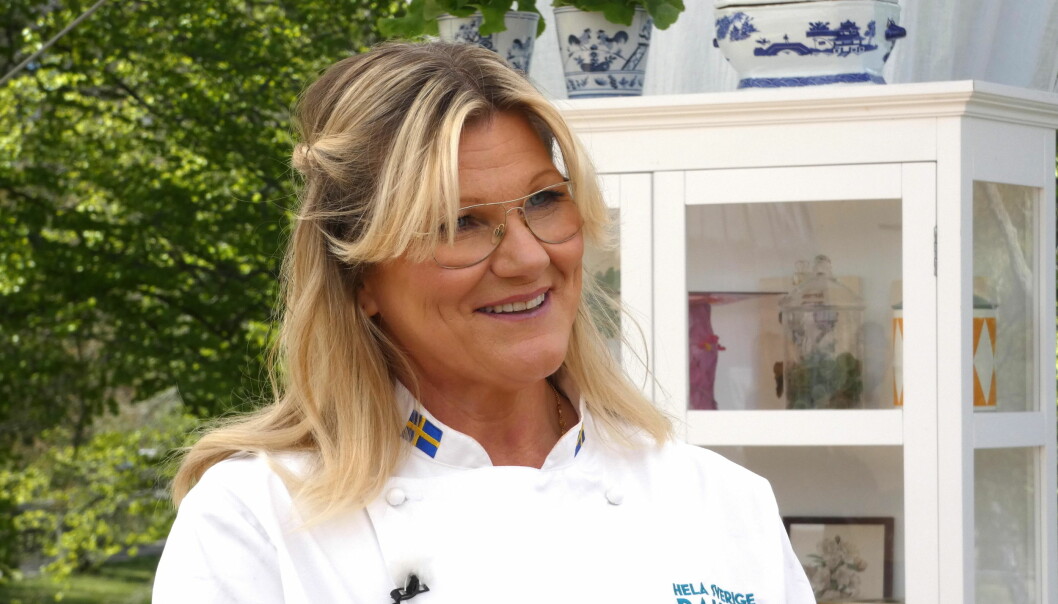 Elisabeth Johansson är en riktig veteran inom restaurangbranschen – bland annat har hon vunnit OS-guld i konditoriklassen. Elisabeth Johansson under inspelningarna av Hela Sverige bakar 2020.