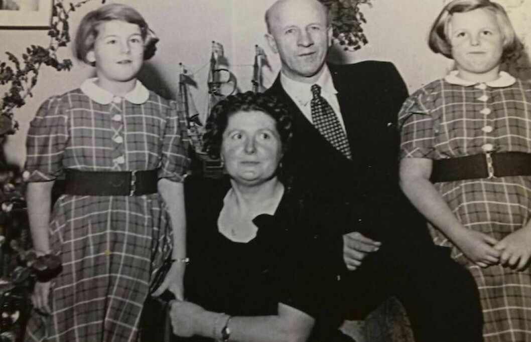 Familjen Höglund. Från vänster Birgitta, mamma Karin, pappa Freddy och Elisabet. Bakom en fin fasad fanns många problem. Familjen Höglund med mamma Karin, pappa Freddy och döttrarna Birgitta och Elisabet.