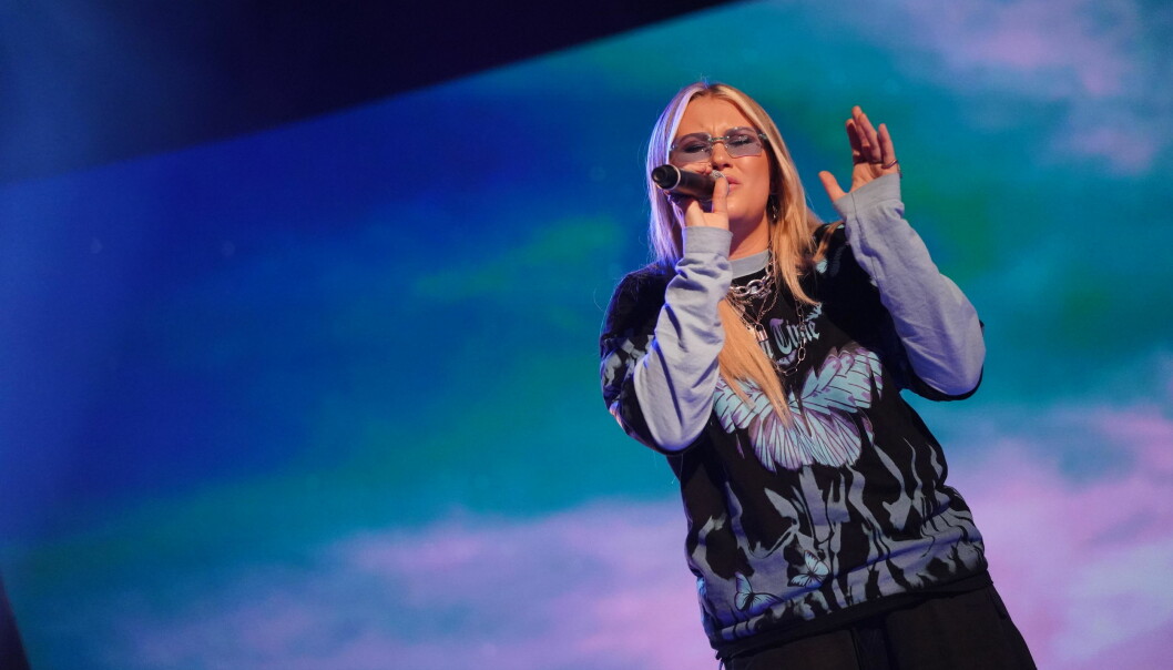 Ella Hedström sjunger under Idols kvalvecka.