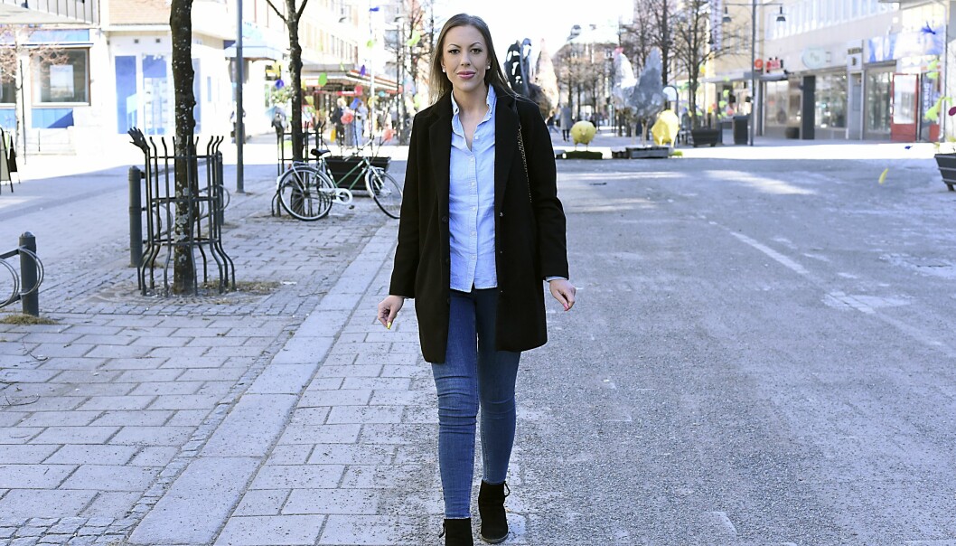 Efter att ha mött många oförstående inom vården vill Ellinor vill sprida information om endometrios. Endometrios-sjuka Ellinor har känt sig nedvärderad av läkare.