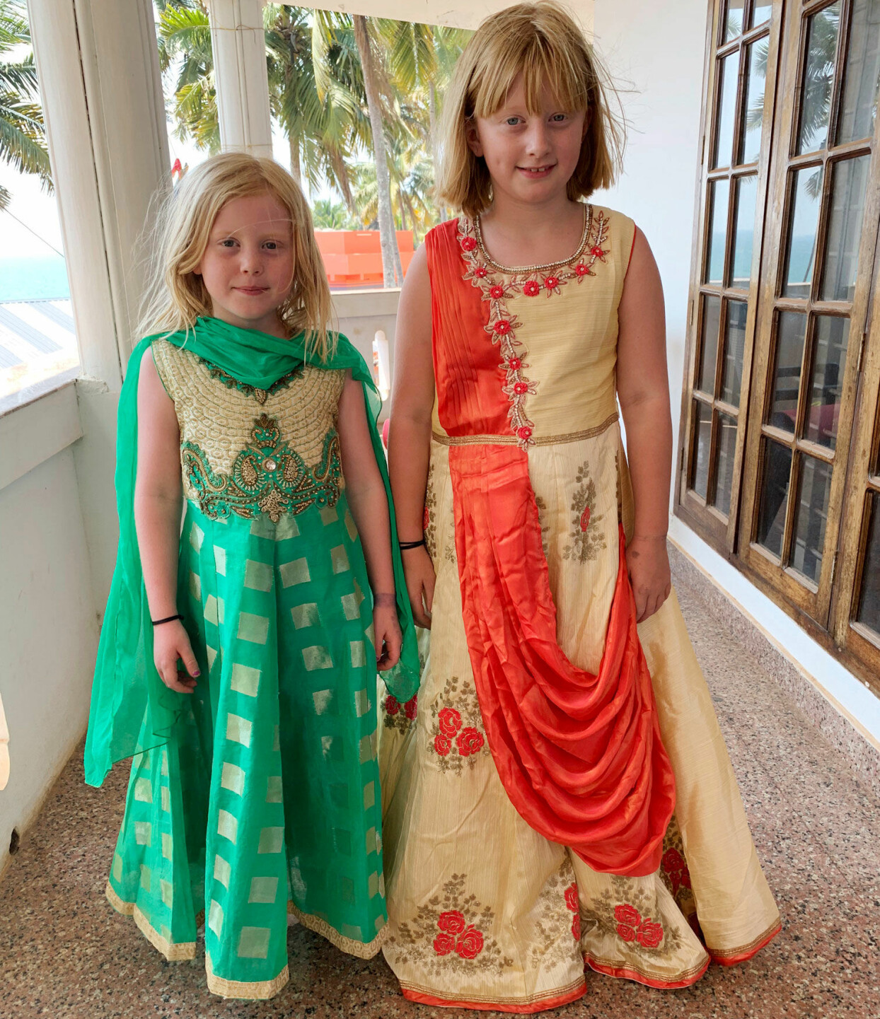 Elsy och Lilly i traditionella indiska kläder. Elsy och Lilly i traditionella indiska kläder..