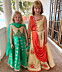 Elsy och Lilly i traditionella indiska kläder..