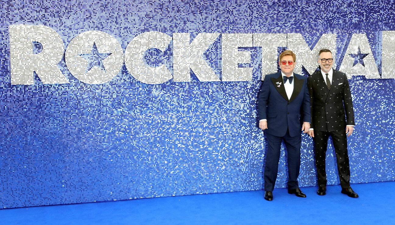 Elton John och maken David Furnish på premiären av Rocketman 2019.
