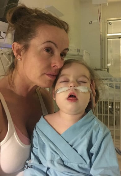 Emma och Eleonora på sjukhuset. Foto: Privat Emma Aldin med dottern Eleonora Aldin på sjukhuset i Malmö 2019.