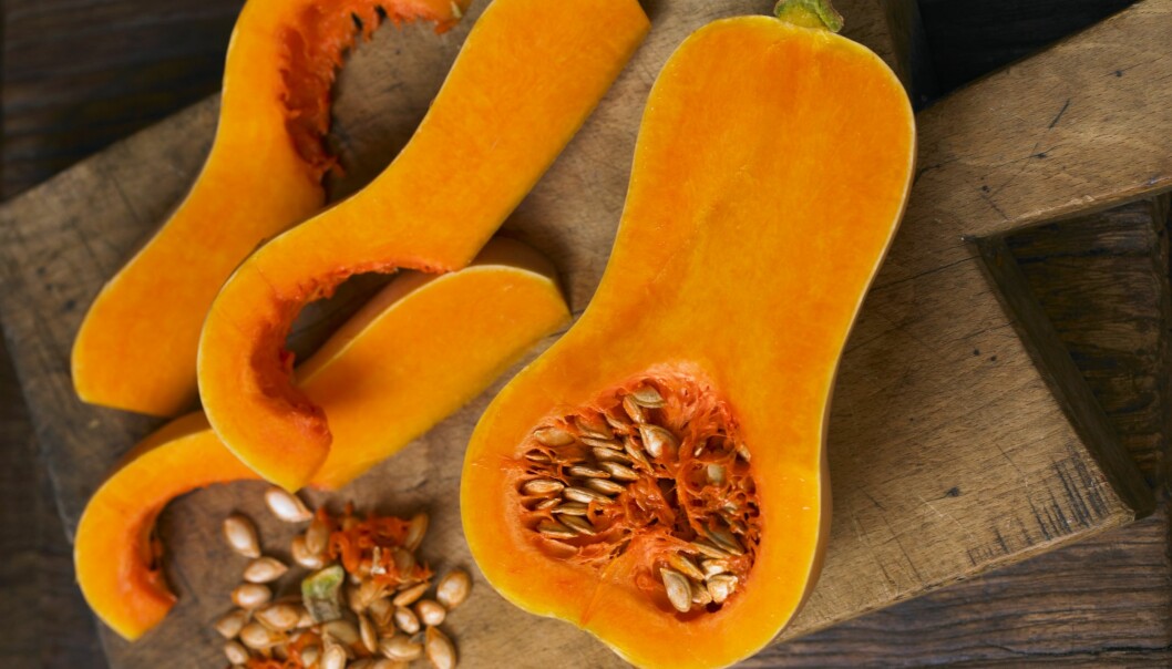 en delad butternutpumpa.