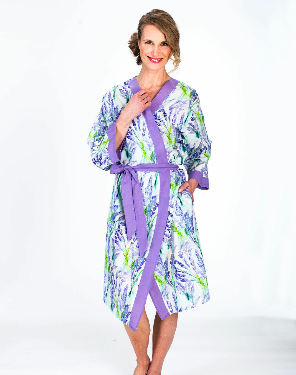 En mjuk och skön kimono i lavendelmönster