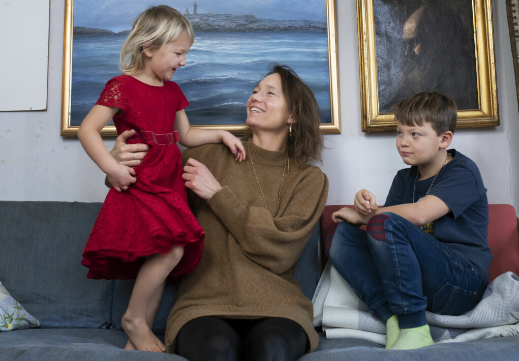 Att bli mamma på äldre dagar har varit värdefullt för Josefina. Hon beskriver sig som en tryggare och lugnare person nu än för tio år sedan. Enya, Josefina och Jack