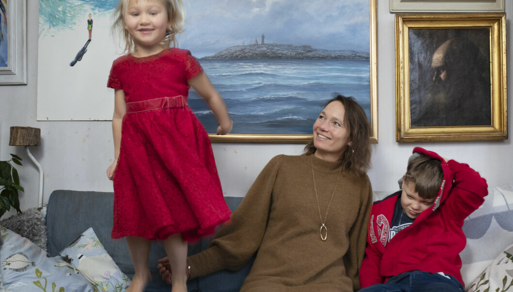– Från att ha förlikat mig med sorgen över att inte kunna få barn till att bli tvåbarnsmamma, det är ren och skär lycka. Men vi fick kämpa, jag fick flera missfall innan jag blev gravid med Enya, berättar Josefina. Enya, Josefina och jack