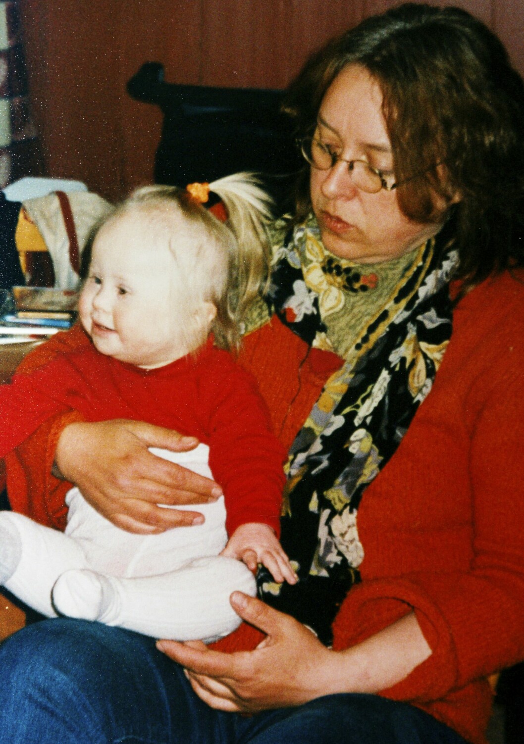 Erika som liten i famnen på mamma Sölvi