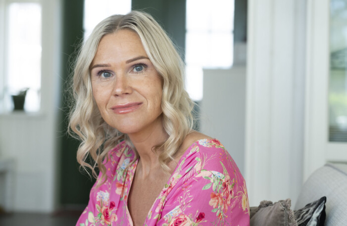 För Eva är det viktigt att låta alla känslor, oavsett vad de är, få ta plats och vara tillåtna när man går igenom en kris. Eva Glimsand i villan hemma i Ljungskile.