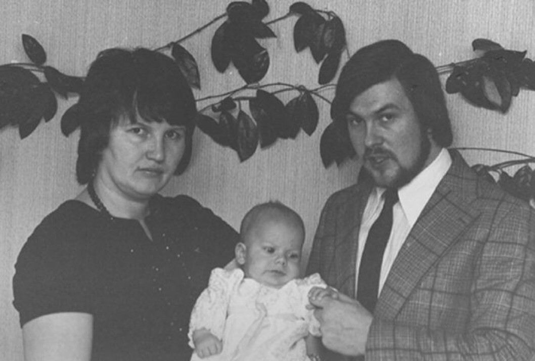 En nyfödd Daniel med föräldrarna Ewa och Olle Westling. okända bilden på ewa westling